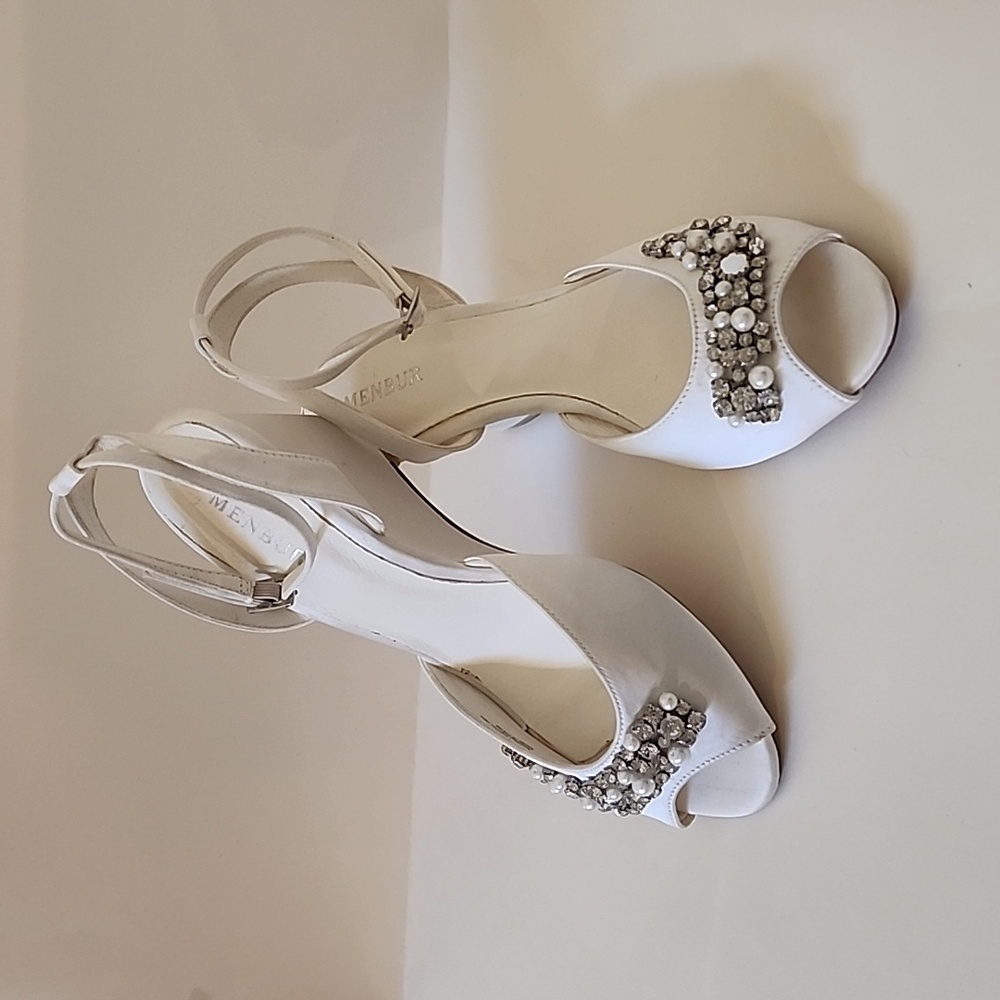 Menbur creamy white satin with bling wedge shoes. Size 38 New
